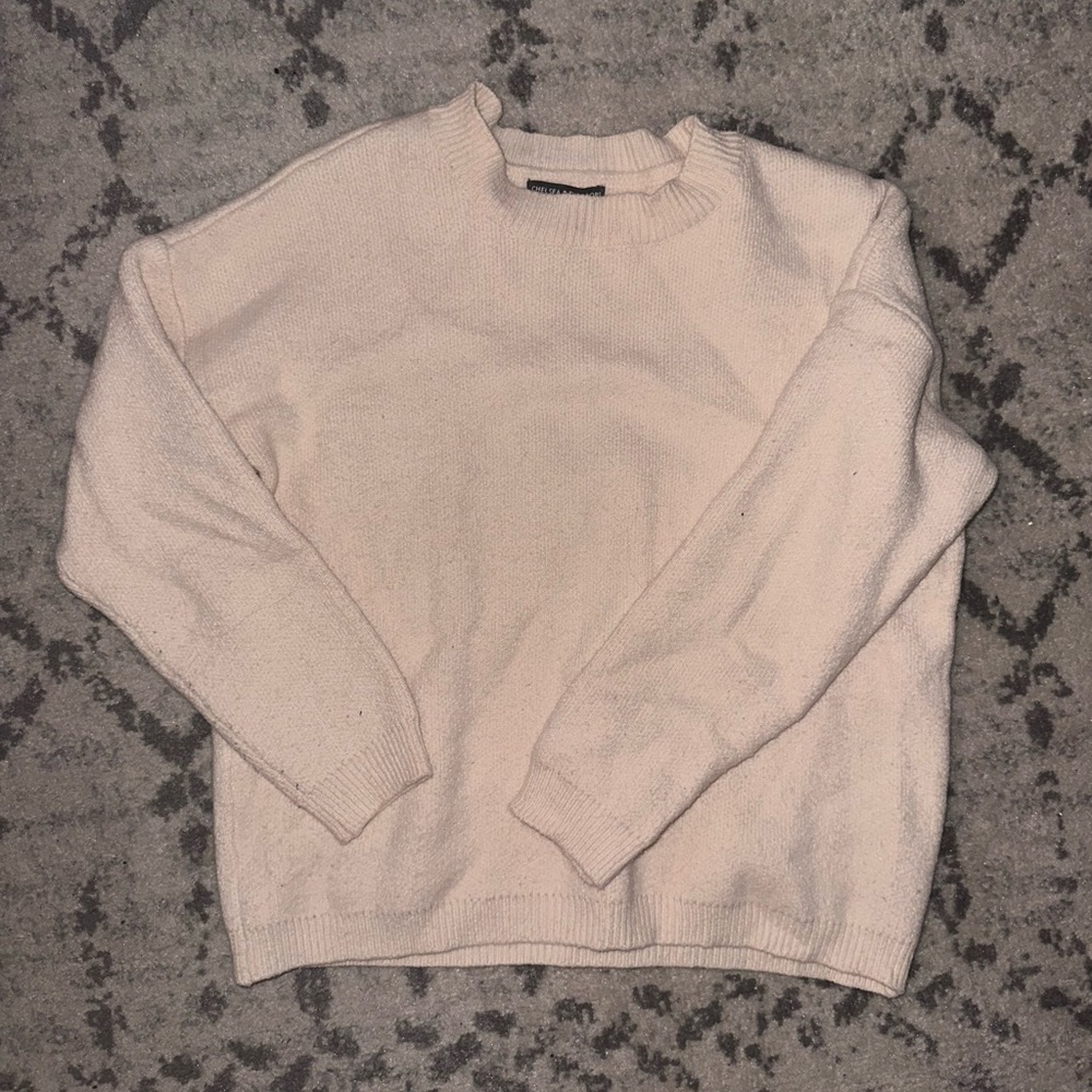 Thick comfy cream sweater 🤍